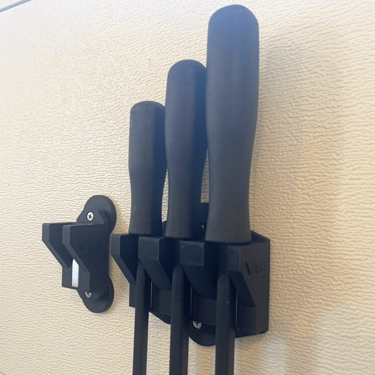 Magnetic Pry Bar Holder (1 - 4 Slots) - Veteran Powered